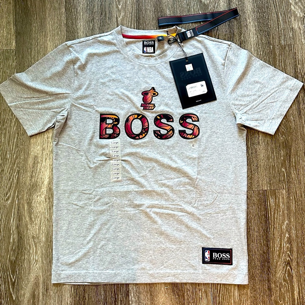 HUGO BOSS x Miami Heat NBA official Logo Tee T-Shirt & Collectible Key Chain NWT